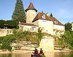 La rivi�re Esp�rence avec ses cano�s non moin de la location de vacances